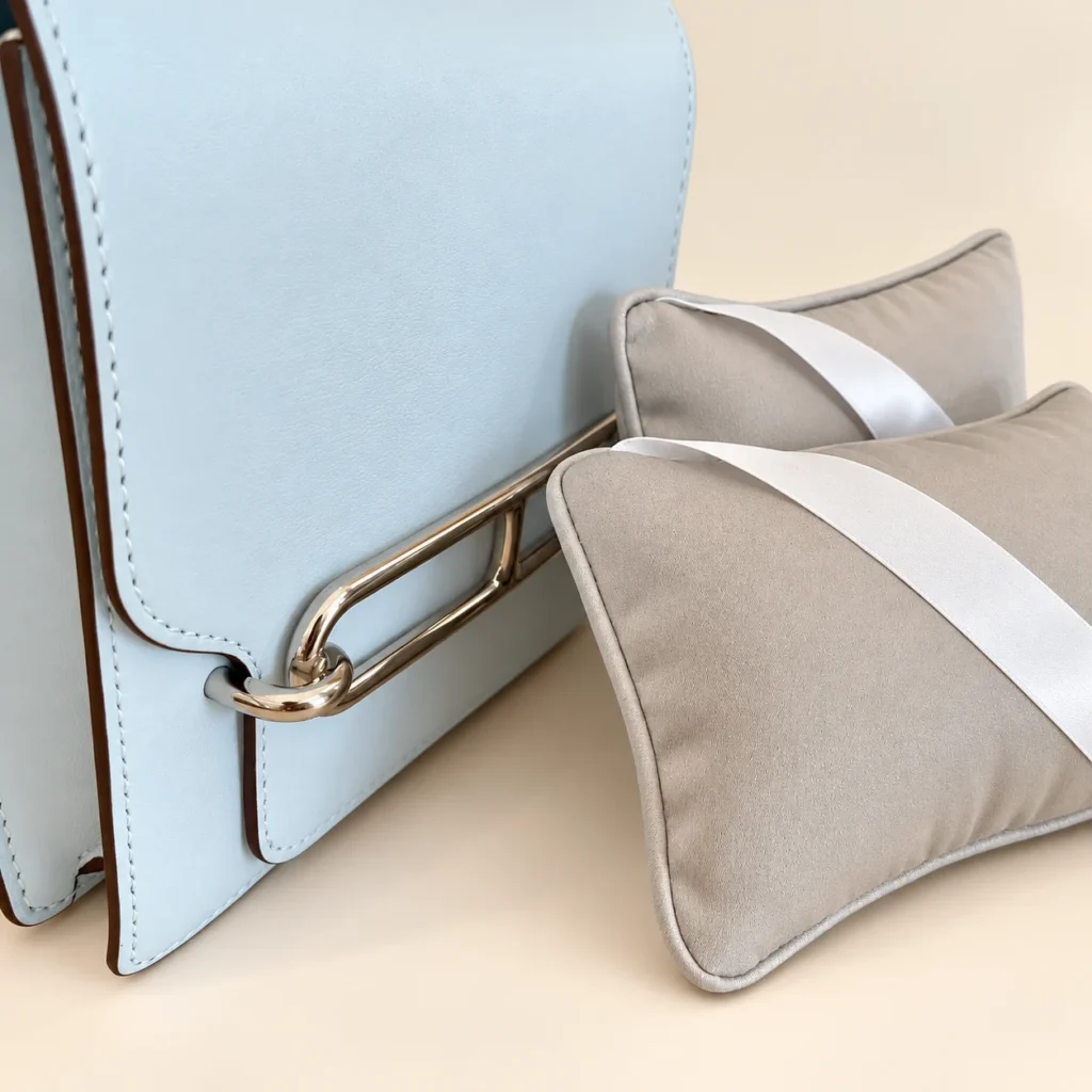Roulis Bag Shaper Pillow — fabric and color reference; model sizes vary