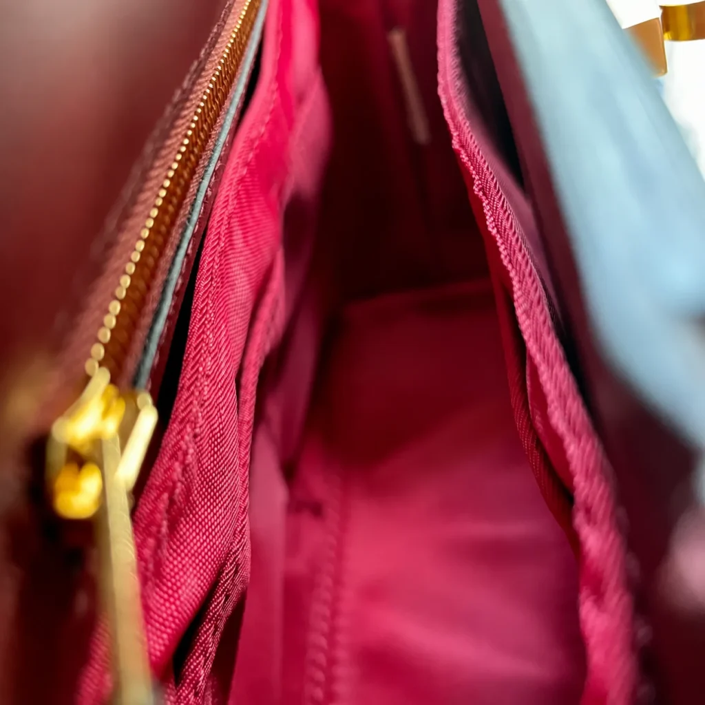 Relaxed Top-Handle Bag Organizer — fabric, pockets and interior details